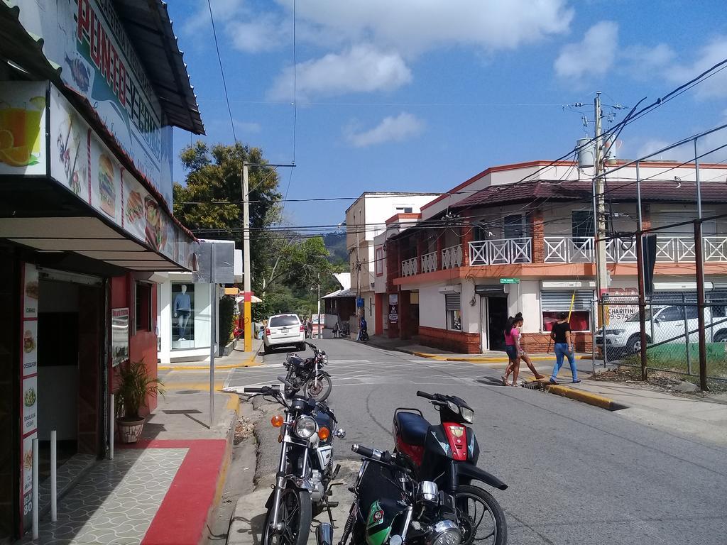Hostel Quintonido Jarabacoa Buitenkant foto