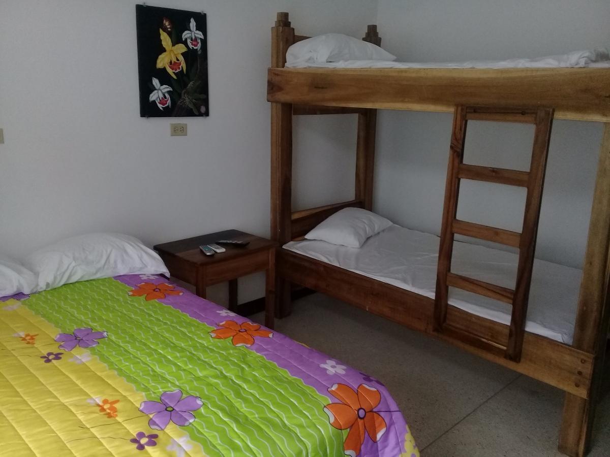 Hostel Quintonido Jarabacoa Buitenkant foto
